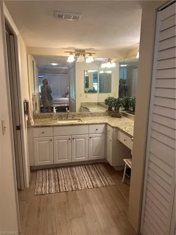 5770  Trailwinds  DR, Fort Myers, FL 33907