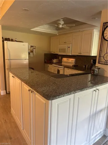 5770  Trailwinds  DR, Fort Myers, FL 33907