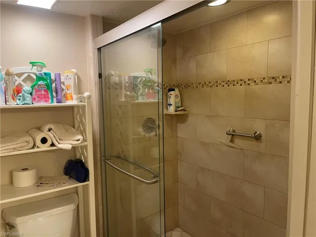 5770  Trailwinds  DR, Fort Myers, FL 33907