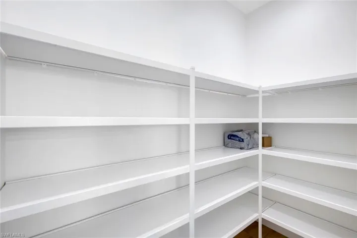 Walking pantry
