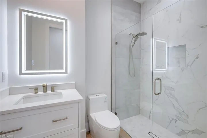 Full bath in bedroom 2