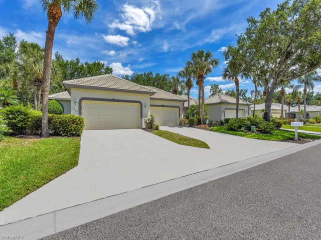 Attached Villa w/ Attached Garage
