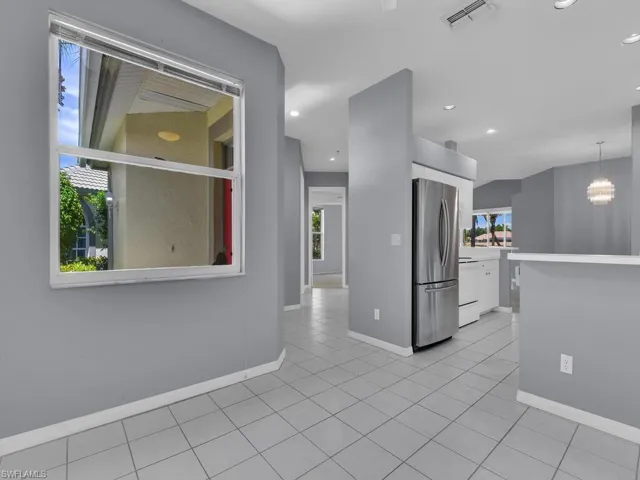 Breakfast Nook & Breakfast Bar
