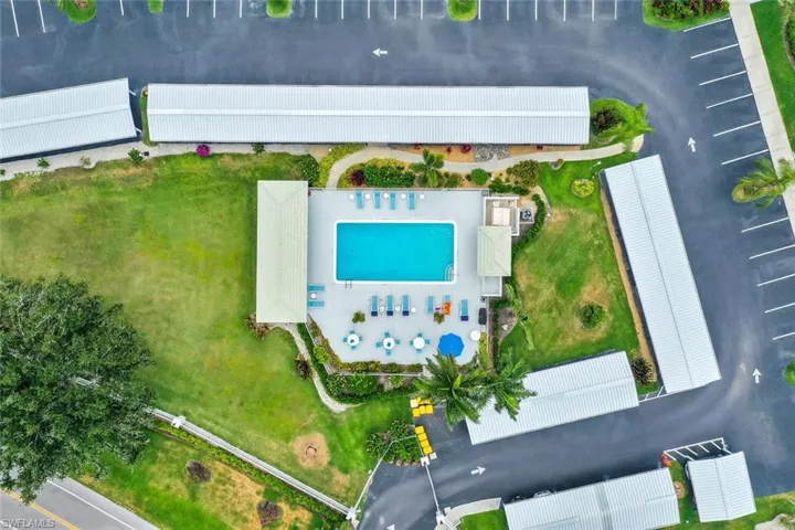 10682  Gulf Shore  DR, Naples, FL 34108