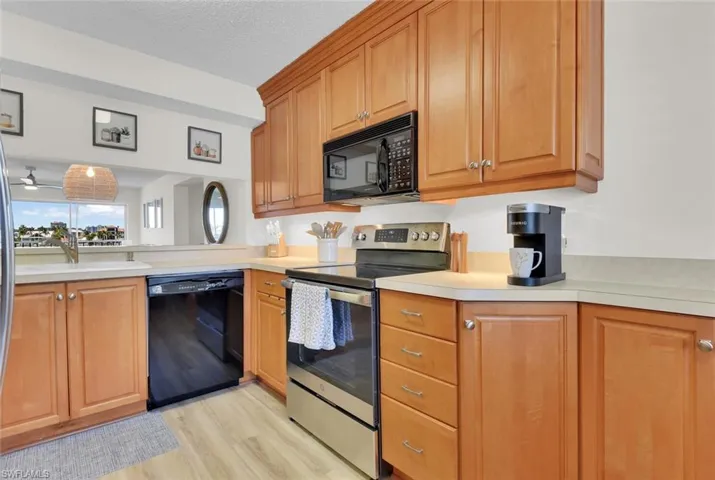 10682  Gulf Shore  DR, Naples, FL 34108