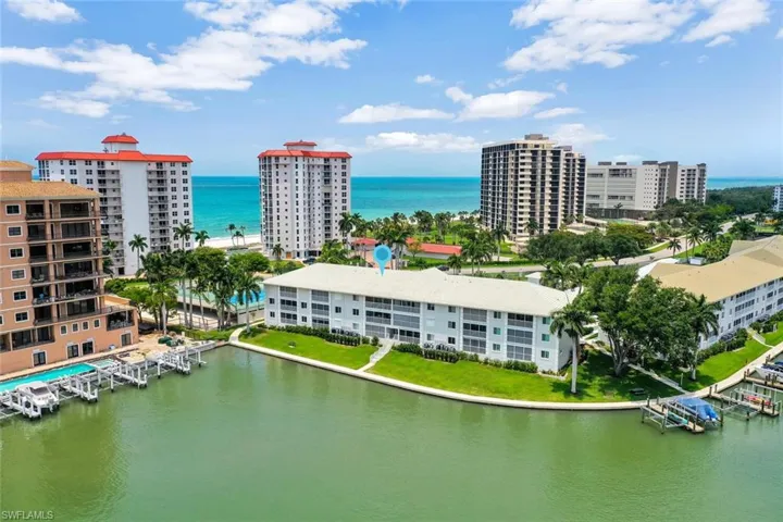10682  Gulf Shore  DR, Naples, FL 34108