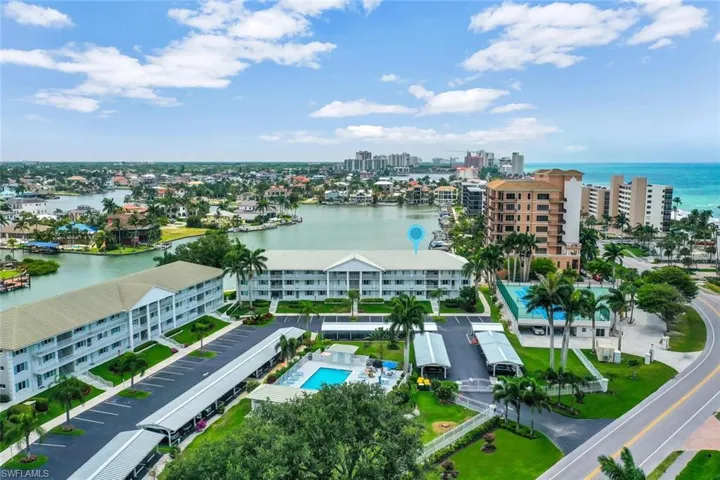 10682  Gulf Shore  DR, Naples, FL 34108