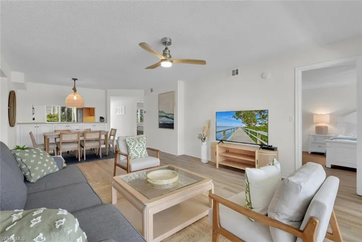 10682  Gulf Shore  DR, Naples, FL 34108