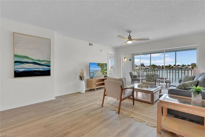 10682  Gulf Shore  DR, Naples, FL 34108