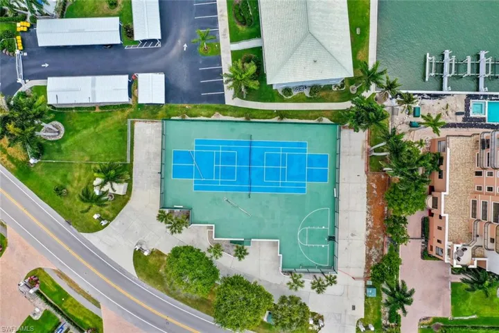 10682  Gulf Shore  DR, Naples, FL 34108
