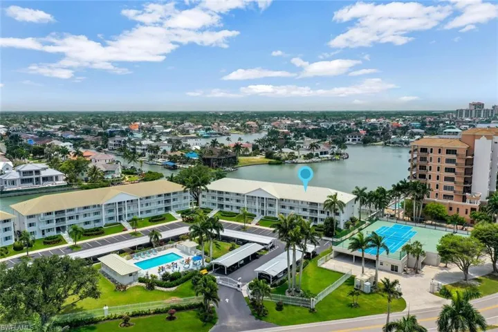 10682  Gulf Shore  DR, Naples, FL 34108