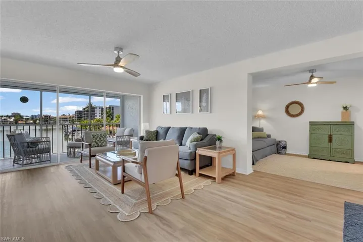 10682  Gulf Shore  DR, Naples, FL 34108