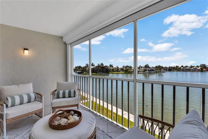 10682  Gulf Shore  DR, Naples, FL 34108