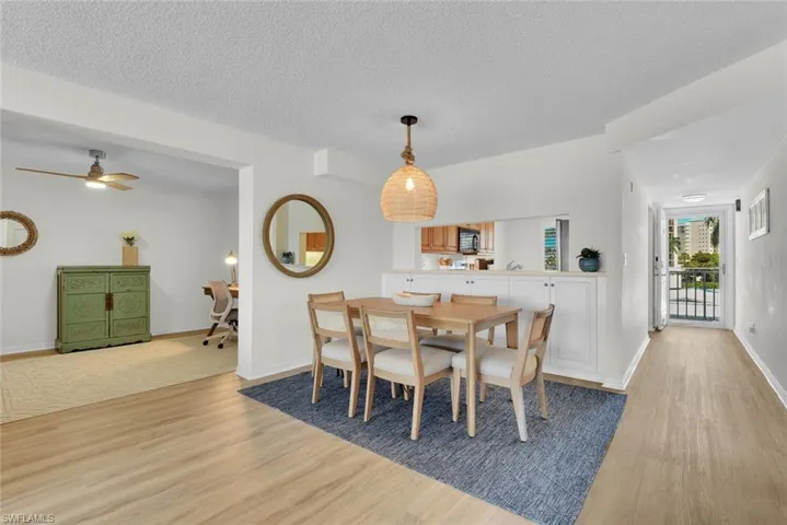 10682  Gulf Shore  DR, Naples, FL 34108