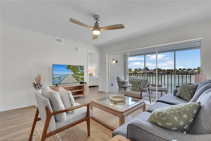 10682  Gulf Shore  DR, Naples, FL 34108