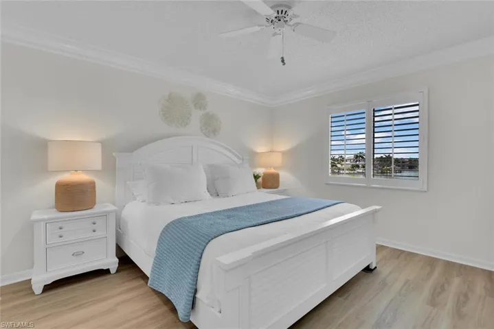 10682  Gulf Shore  DR, Naples, FL 34108