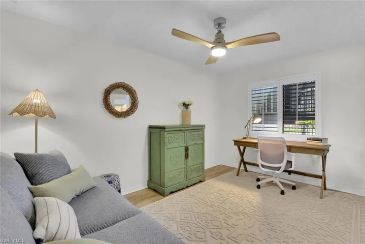 10682  Gulf Shore  DR, Naples, FL 34108