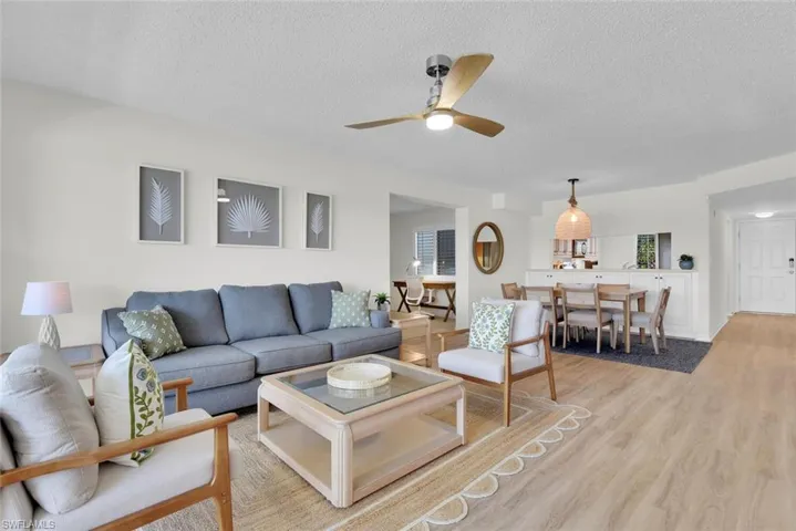 10682  Gulf Shore  DR, Naples, FL 34108