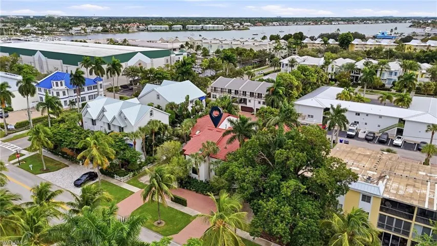 962 8th Ave S, Naples, Florida 34102