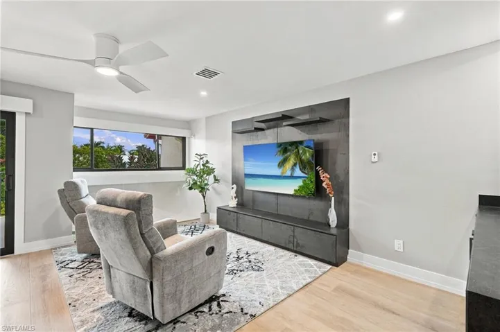 962 8th Ave S, Naples, Florida 34102