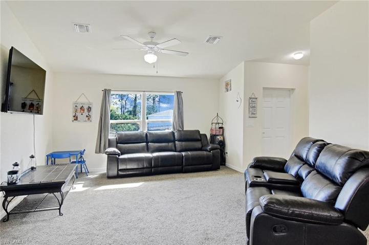 5010 Dania CIR, LABELLE FL 33935