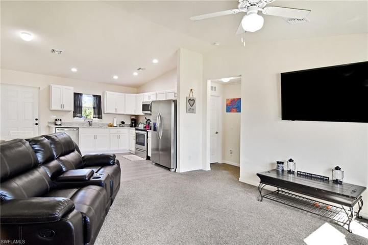 5010 Dania CIR, LABELLE FL 33935
