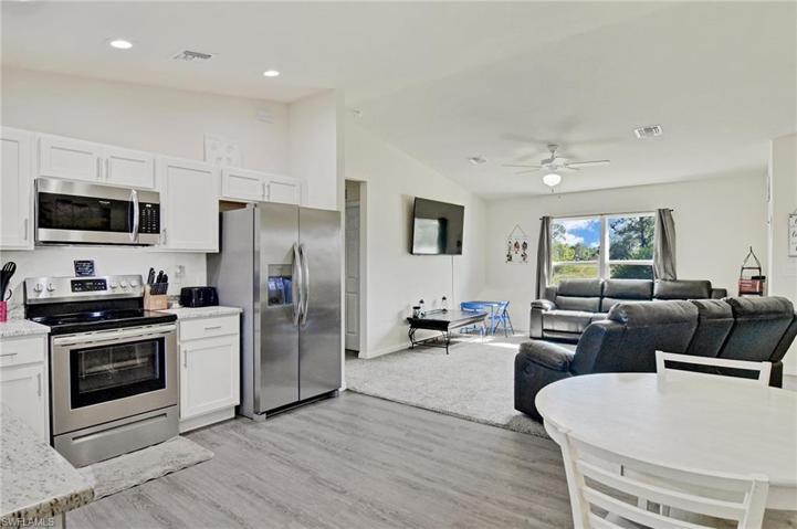 5010 Dania CIR, LABELLE FL 33935