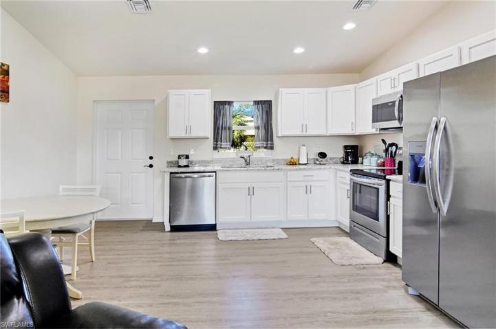 5010 Dania CIR, LABELLE FL 33935