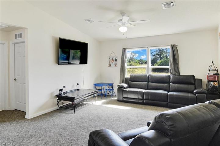 5010 Dania CIR, LABELLE FL 33935