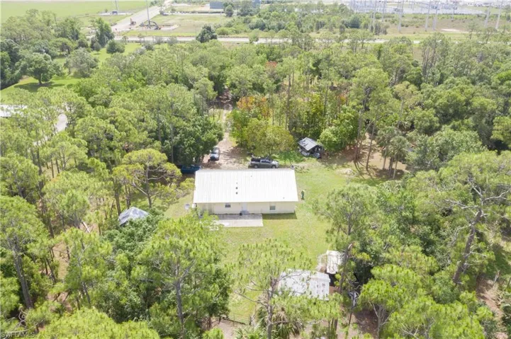 Aerial view of property's location with a heavily wooded area