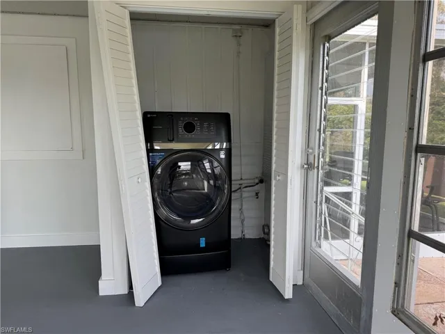 Laundry area with washer / clothes dryer and finished concrete flooring