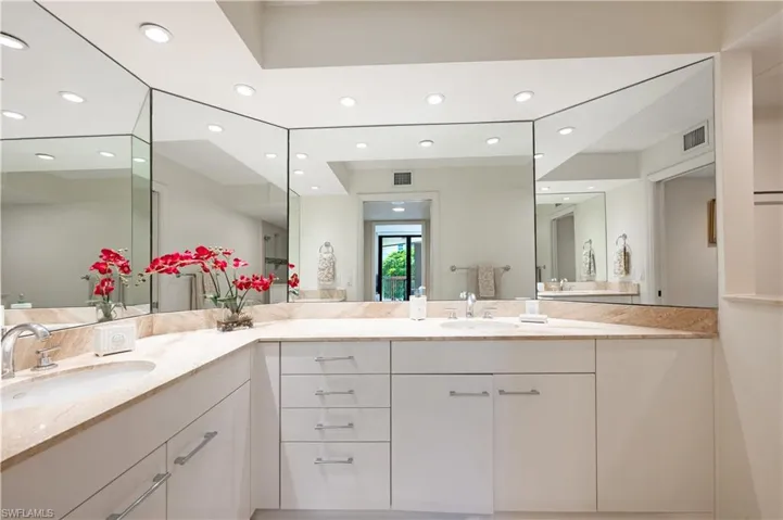 4551 Gulf Shore Blvd N 306, Naples, Florida 34103