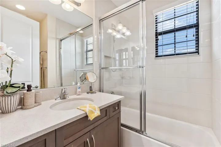 Bathroom #4 (1st floor)