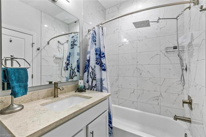 Full upstairs bathroom