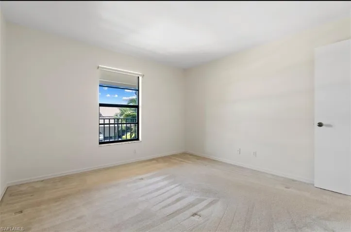 Laundry unit and extra storage