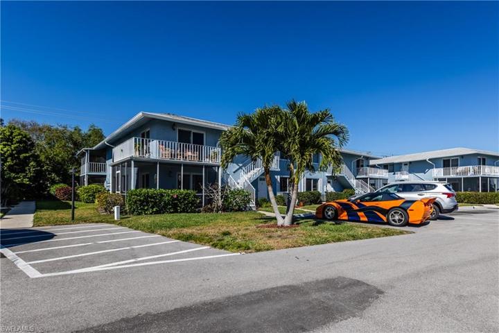 224  Palm  DR, Naples, FL 34112