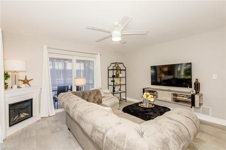224  Palm  DR, Naples, FL 34112