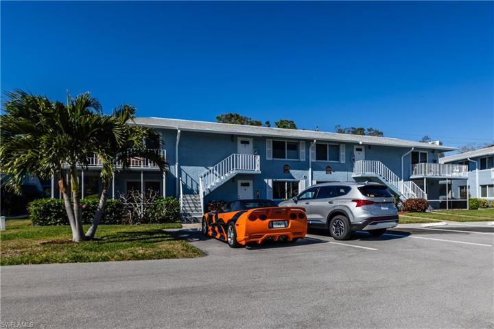 224  Palm  DR, Naples, FL 34112