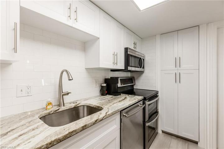 224  Palm  DR, Naples, FL 34112