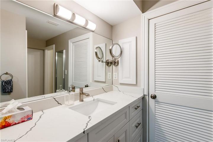 224  Palm  DR, Naples, FL 34112