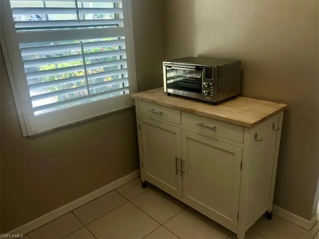 Detailed view of baseboards