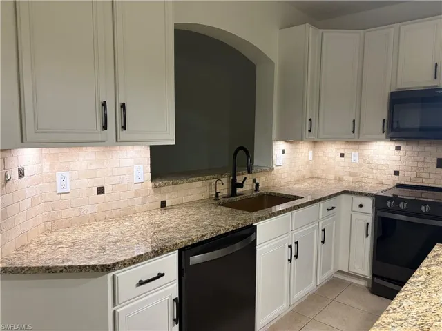 2448 Laurentina Ln, Cape Coral, Florida 33909