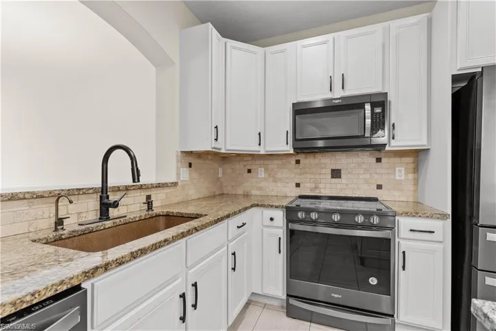 2448 Laurentina Ln, Cape Coral, Florida 33909