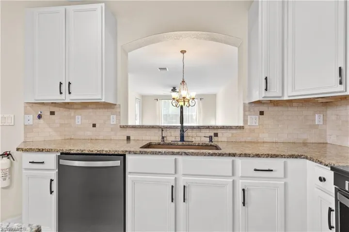 2448 Laurentina Ln, Cape Coral, Florida 33909