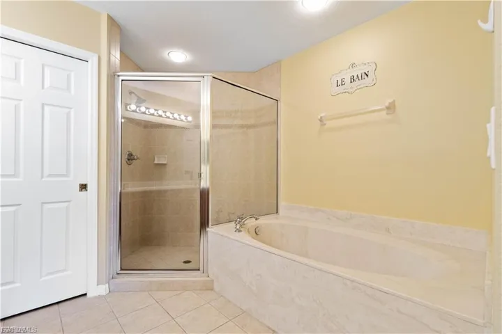 2448 Laurentina Ln, Cape Coral, Florida 33909