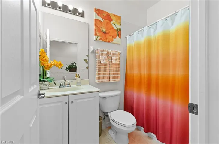 Guest bathroom, tub/shower, vanity