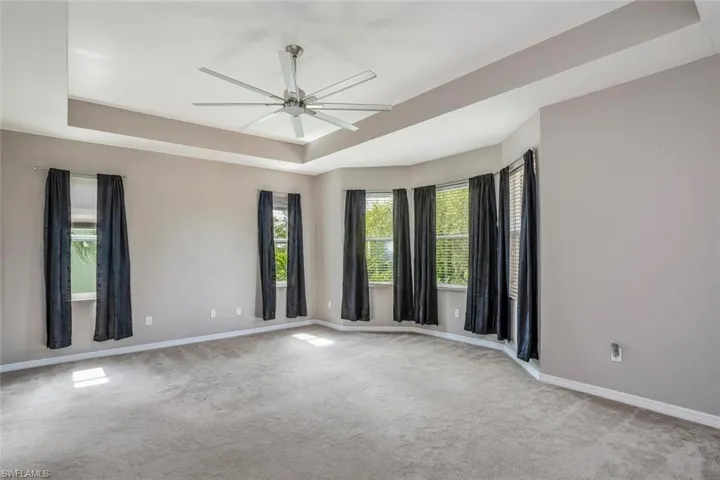 Master Suite w/ Separate His/Her walk-in Closets