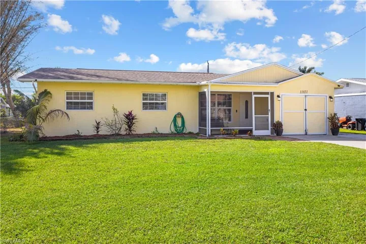 Bright, cheerful home ready for its next owners to put their stamp on it!