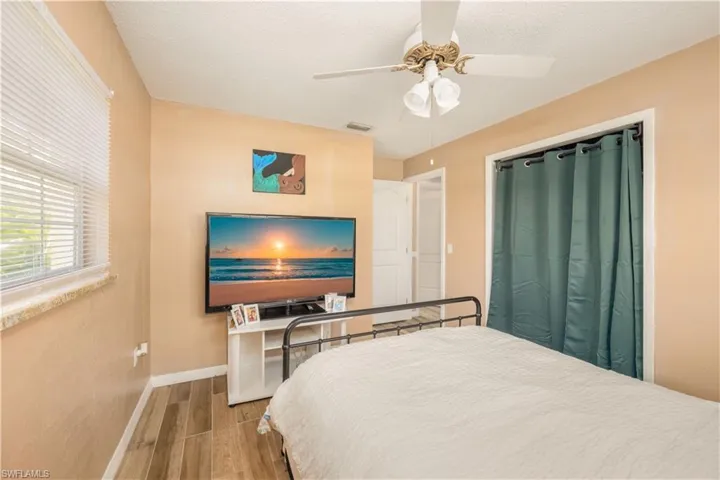Guest bedroom #1