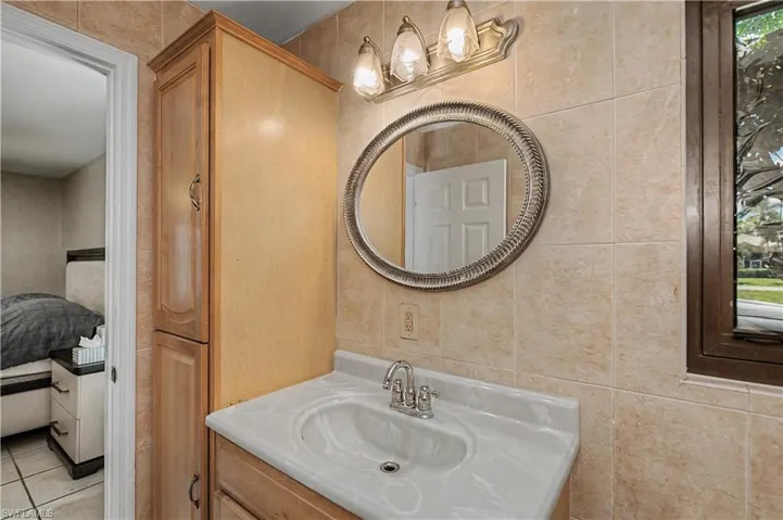 242 Sw 45th Ter, Cape Coral, Florida 33914